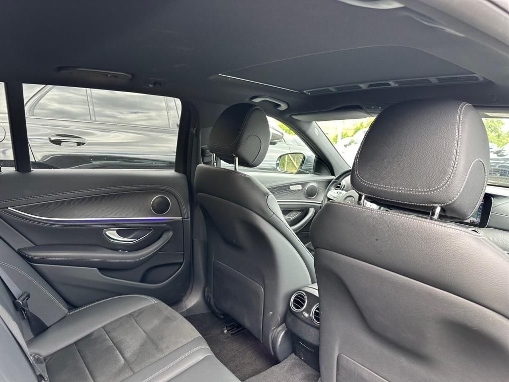 Fahrzeugabbildung Mercedes-Benz E300 dT AMG AHK Totwi. Ambie. LED SHZ Schiebe.