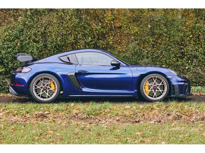 PORSCHE Cayman GT4 RS Weissach