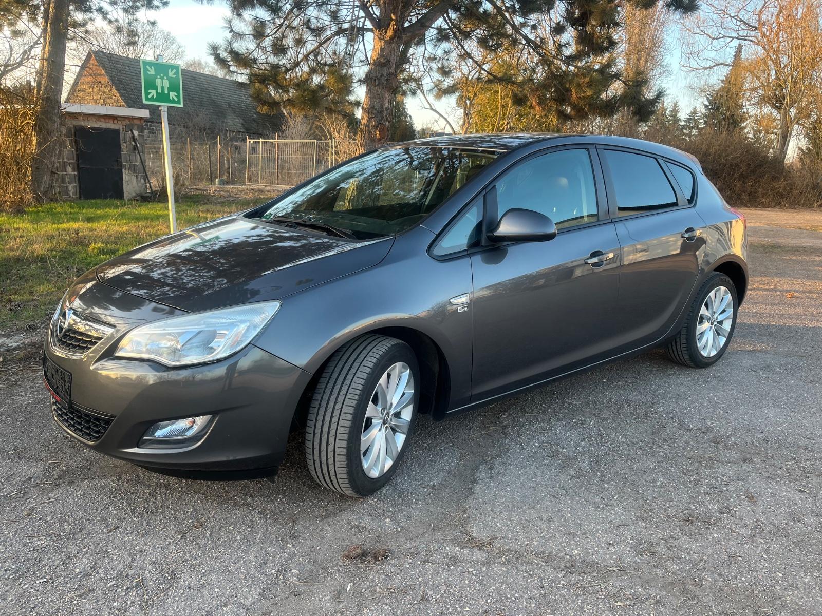 Opel Astra J Lim. 5-trg. 150 Jahre Opel