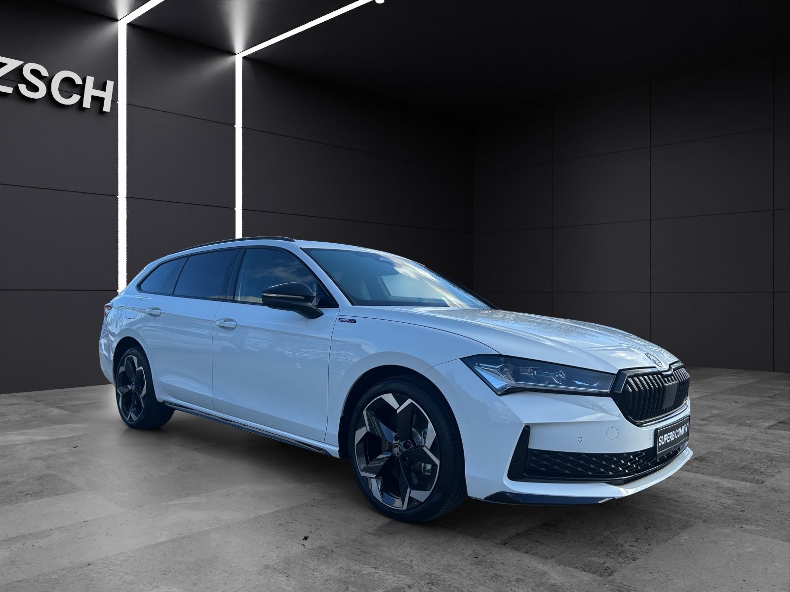 Fahrzeugabbildung SKODA Superb Combi 1.5 TSI iV Sportline DSG AHZV PANO
