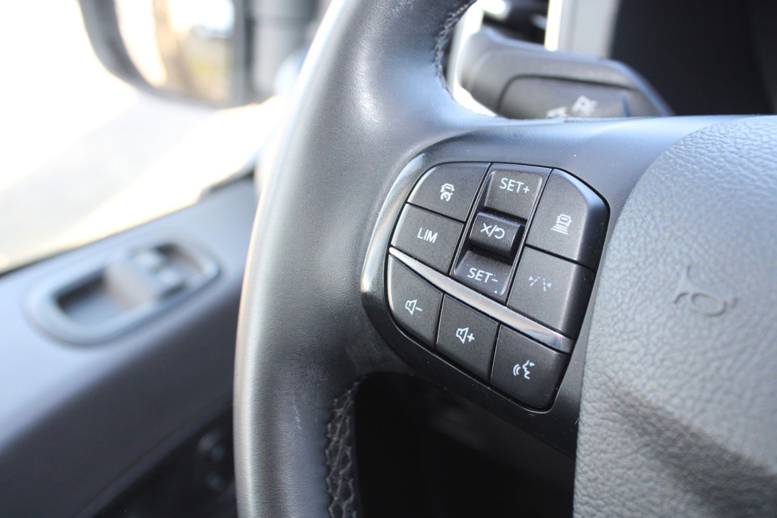 Fahrzeugabbildung Ford Transit L3 H2 TREND AHK NAVI 360° ACC WinterPak