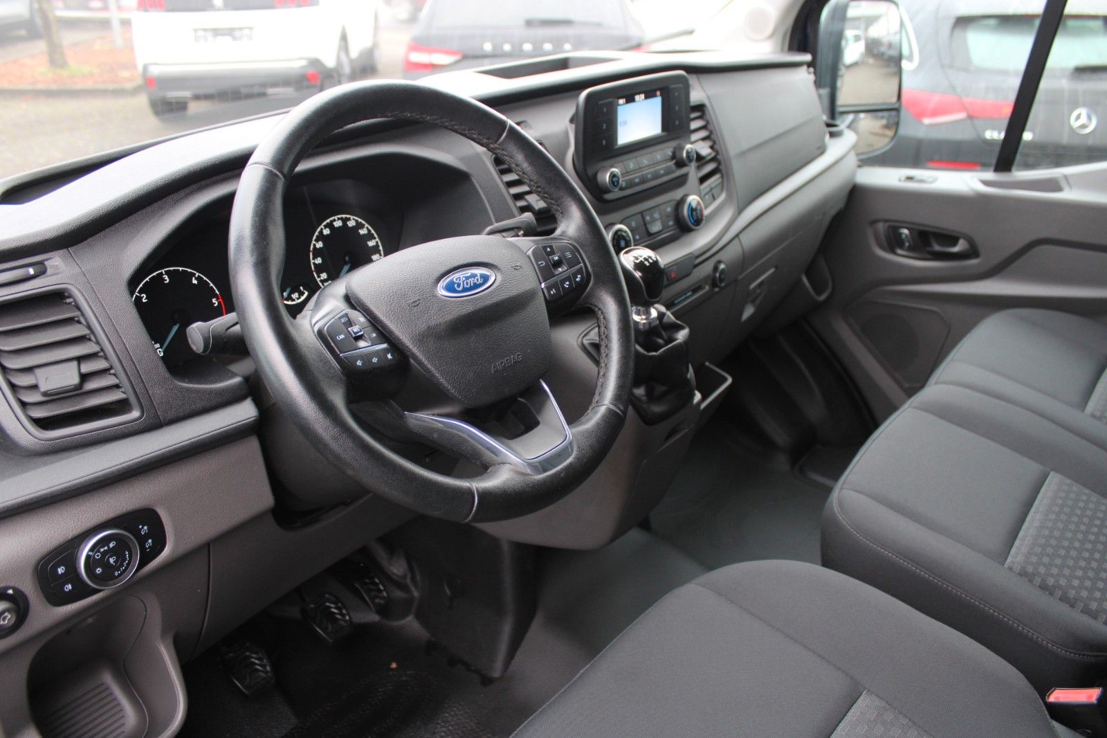 Fahrzeugabbildung Ford Transit 350 L3 H2 Kasten hoch lang KLIMA RFK AHK