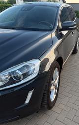 Volvo XC60 D4 Momentum Geartronic Momentum - silberne Volvo XC60