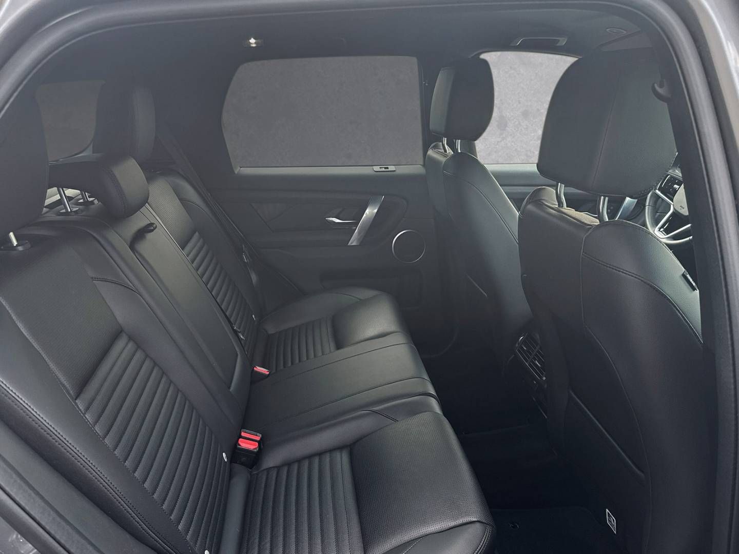 Fahrzeugabbildung Land Rover Land Rover Discovery Sport D165 SE