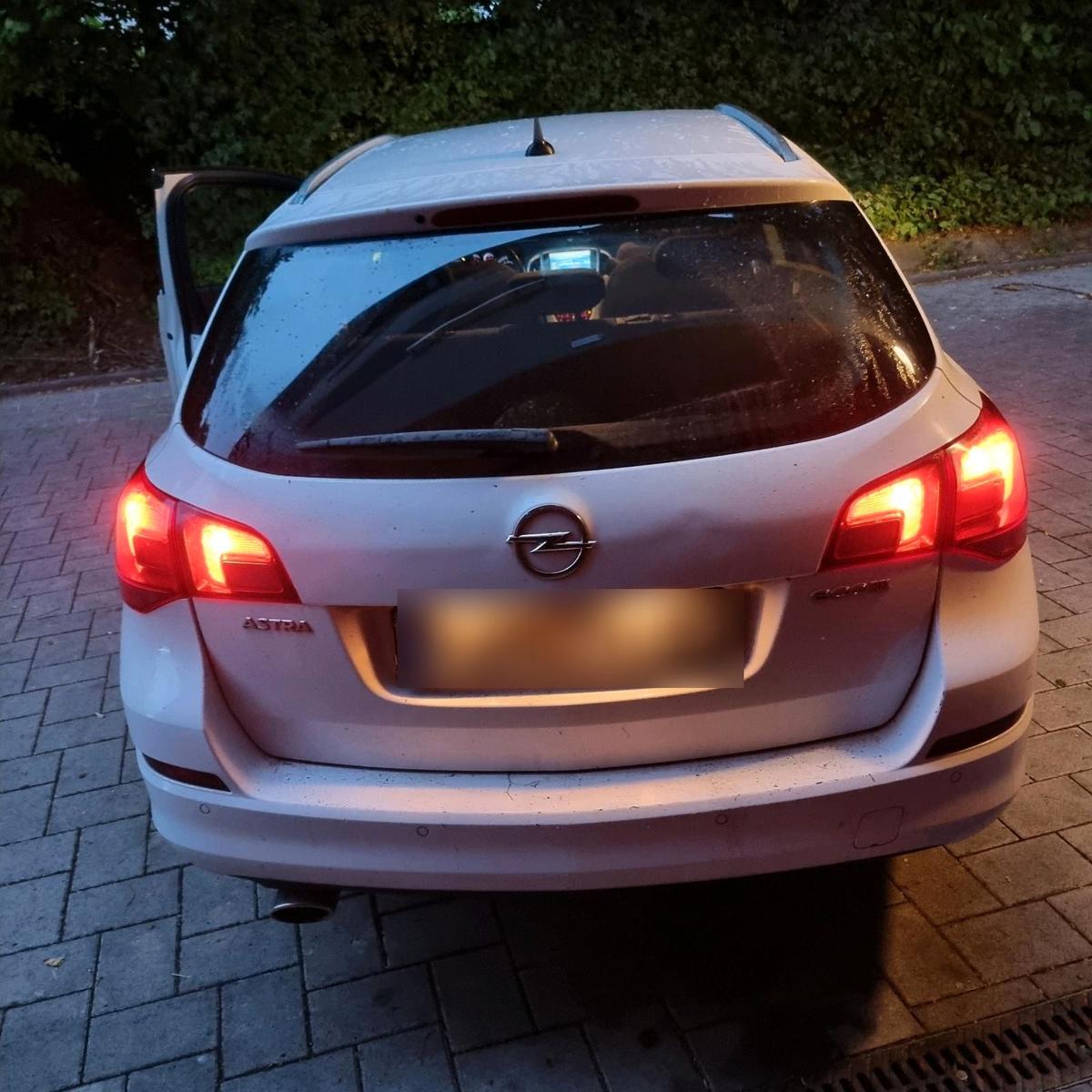 Opel Astra 2011 — photo 6