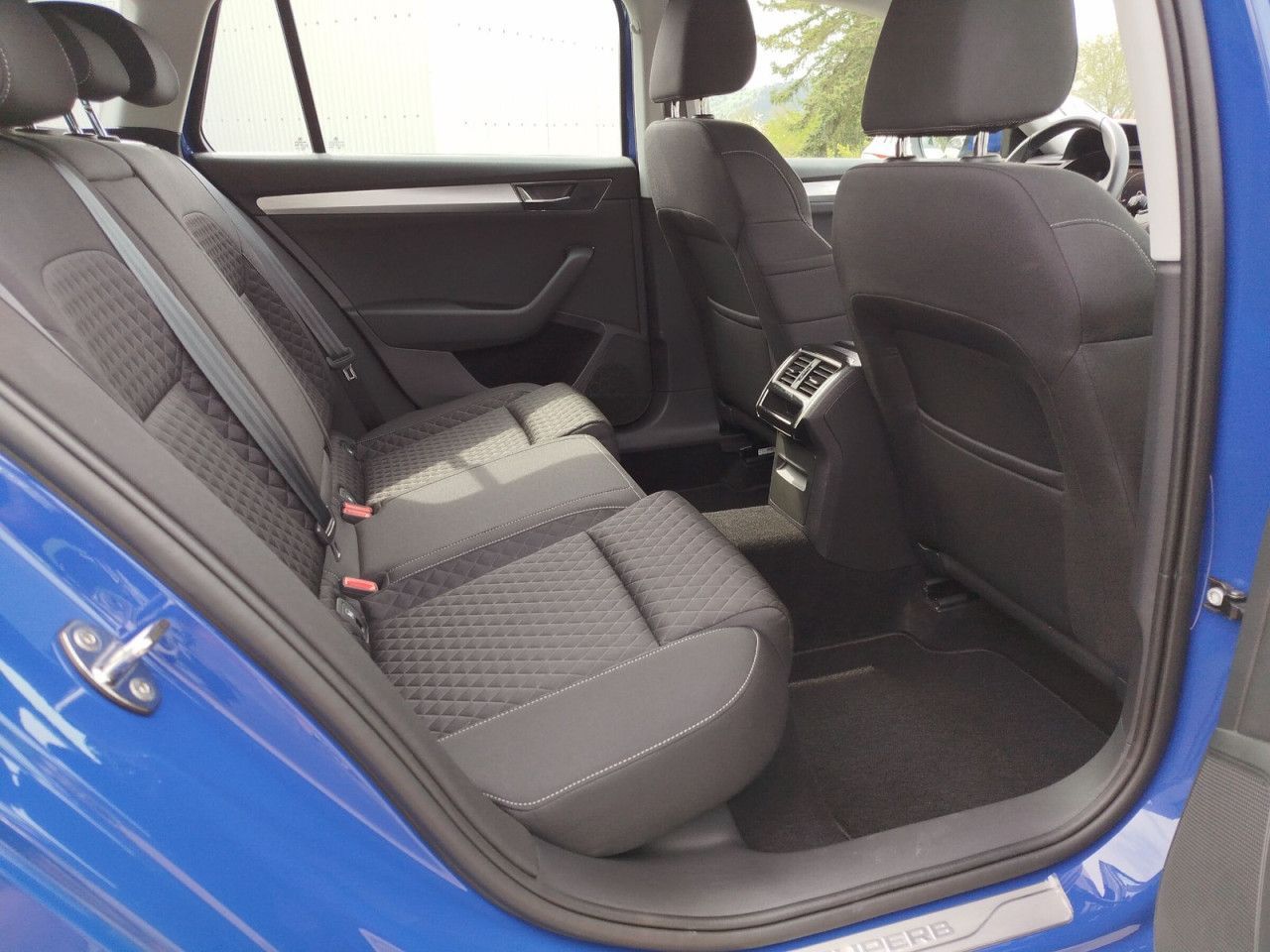 Fahrzeugabbildung SKODA Superb Combi Ambition iVTS115/1.4A6F, Navi