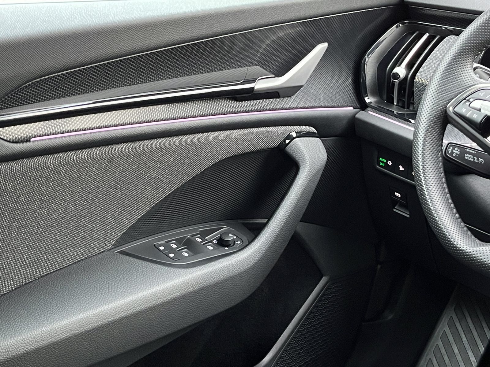 Fahrzeugabbildung SKODA Kodiaq 2.0 TDI DSG*7-Sitzer*ACC*ViCo*SHZ*LED**