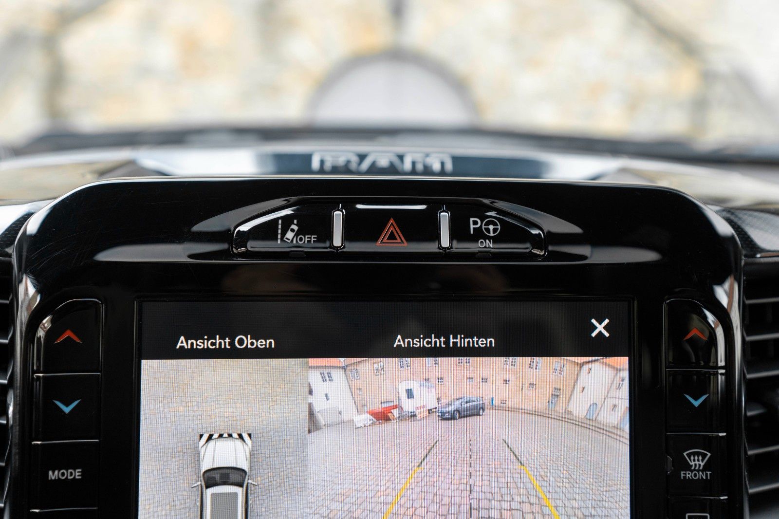 Fahrzeugabbildung Dodge RAM 5,7L Laramie CC 4X4 360° LED CARPLAY LPG AHK