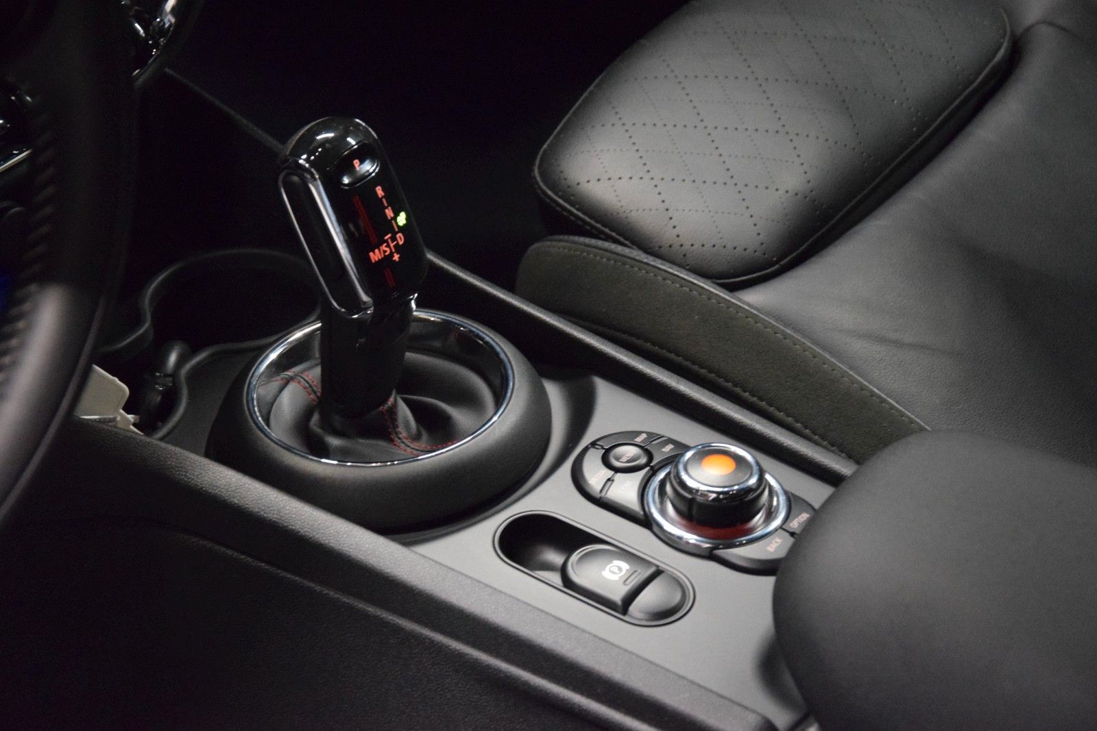 Fahrzeugabbildung MINI Clubman Cooper SD Chili Leder Kamera H&k Navi 18