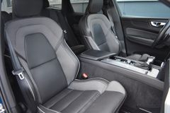 Fahrzeugabbildung Volvo XC60 D4 Autom. R-Design*STHZG*H/K*RFK*ACC*AHK