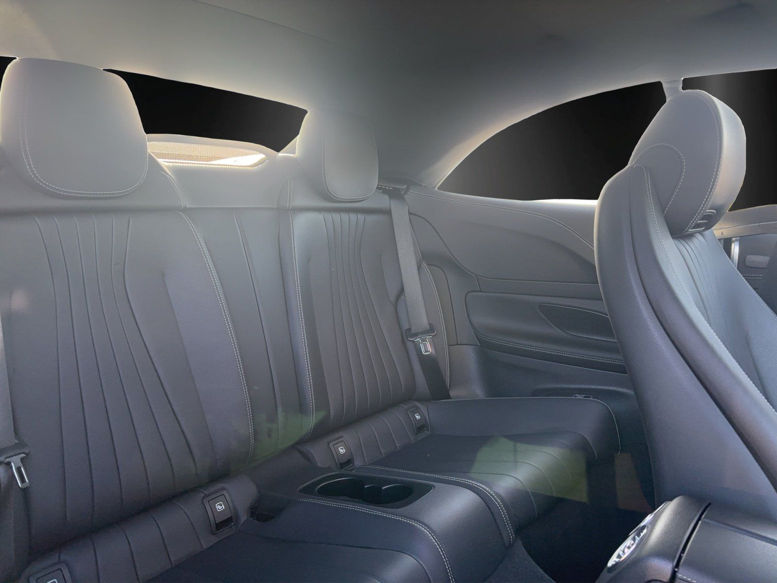 Fahrzeugabbildung Mercedes-Benz E300d 4M Cabrio AMG Night Edition Busin AIRSCARF