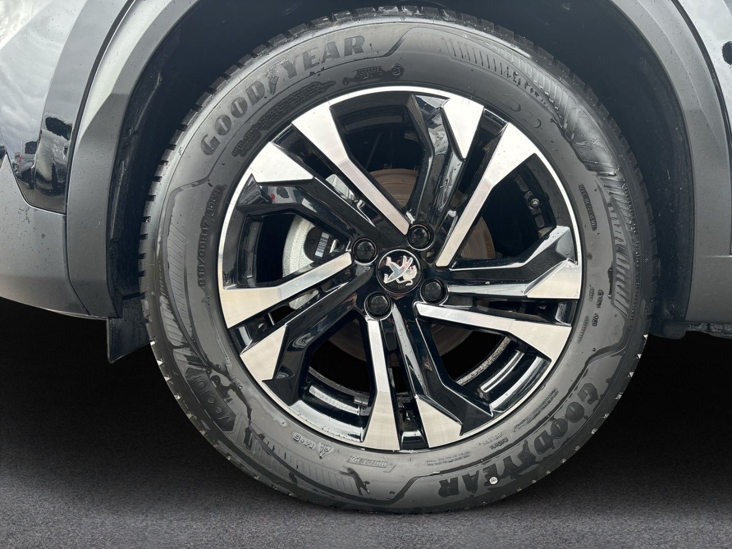 Fahrzeugabbildung Peugeot 2008 Allure Pack 1.2 PureTech 130 *Rückfahrkamer