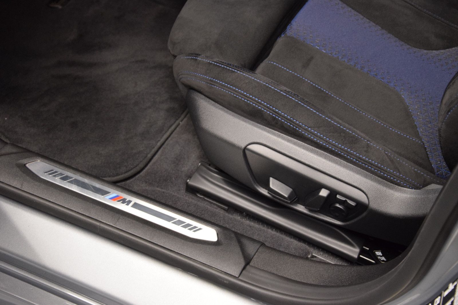 Fahrzeugabbildung BMW 220d Gran Coupé xDrive HuD LED Keyless Memory