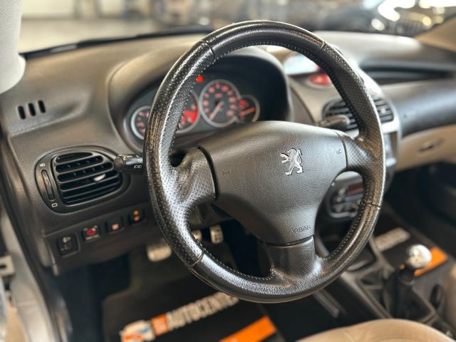 Peugeot 206 Cabriolet CC Platinum *TÜV NEU* Alu*Navi*