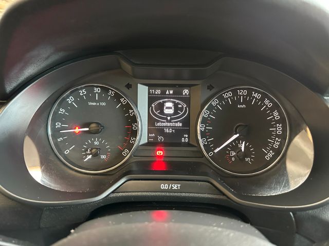 Skoda Octavia *2-ZONEN*SZHZ*NAVI*TEMPO*PDC*