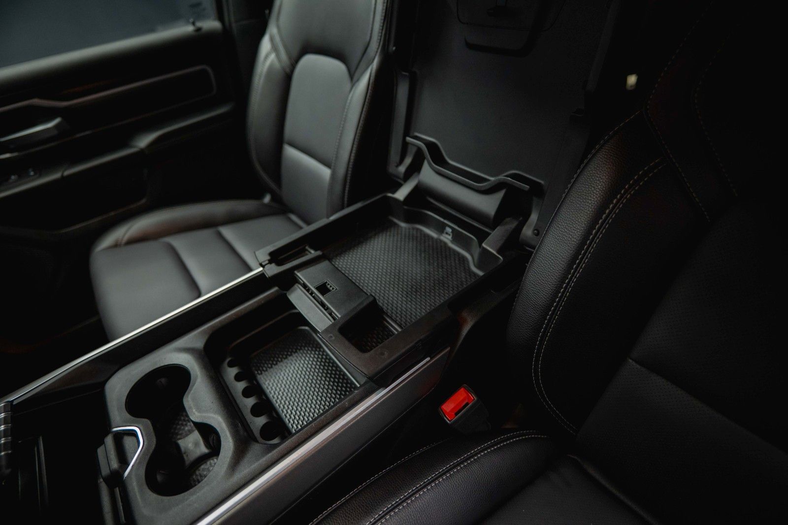 Fahrzeugabbildung Dodge RAM 5.7 V8 HEMI 4x4 OFFROAD BLACK EDITION 19%