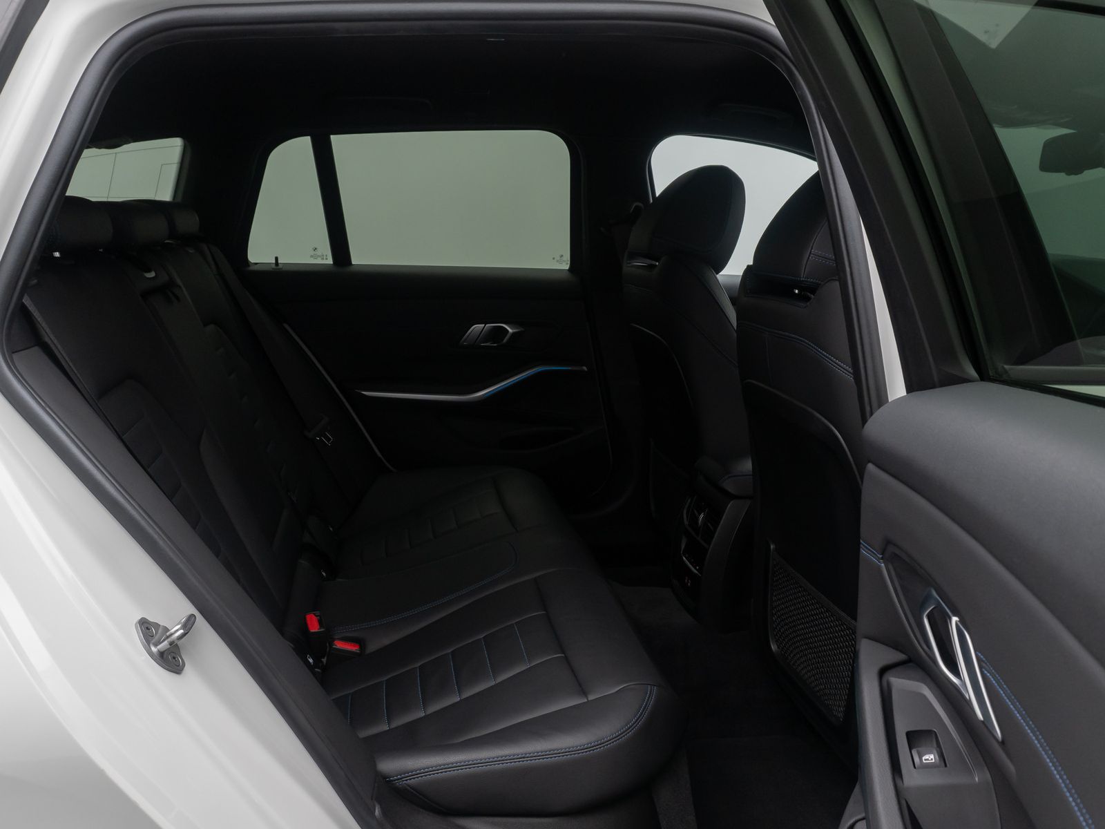 Fahrzeugabbildung BMW 330e xD M Sport DAB Laser AHK HUD Kamera Alarm