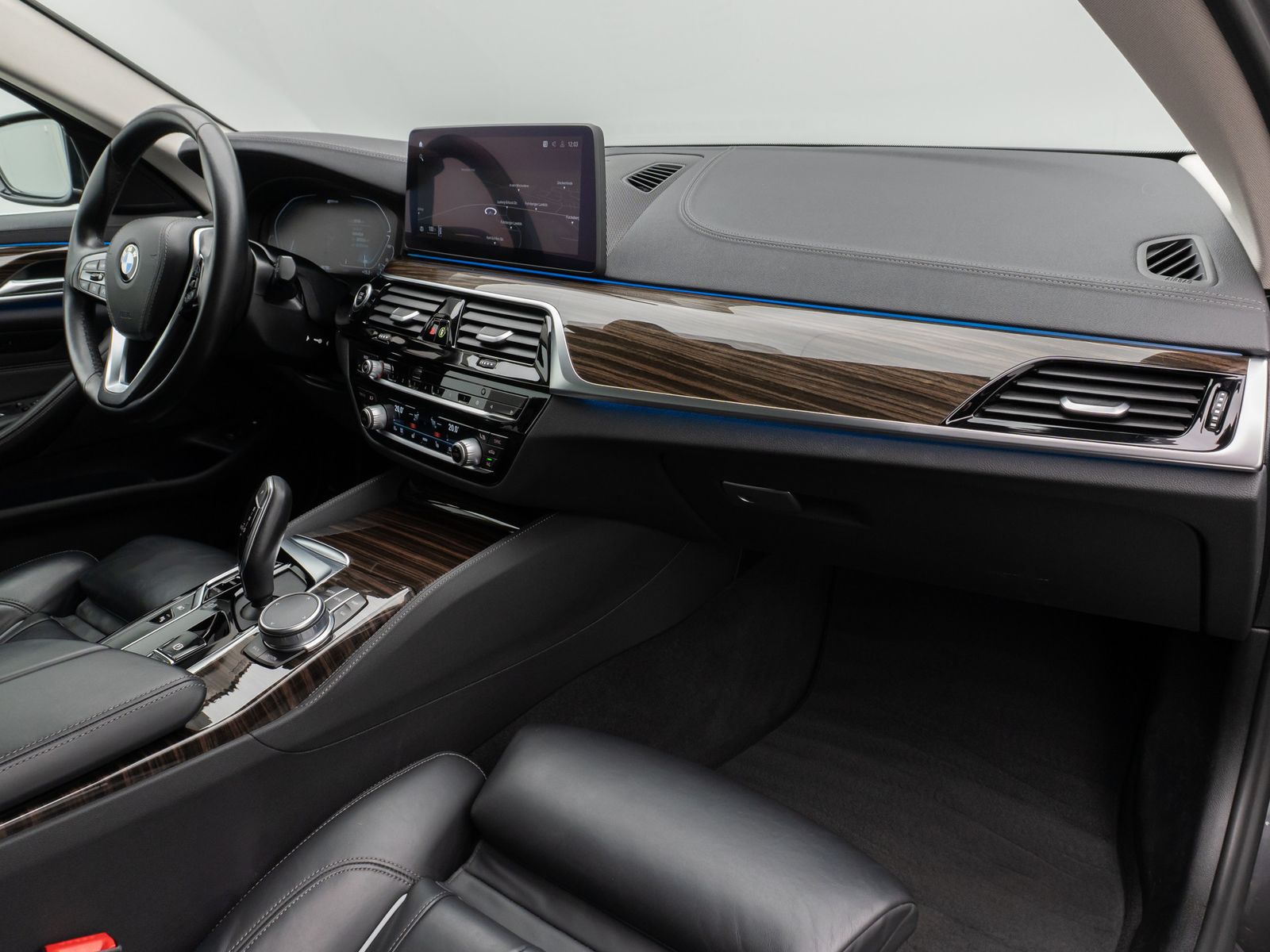 Fahrzeugabbildung BMW 530e  Luxury Line Kamera Laser HUD HiFi Komfort