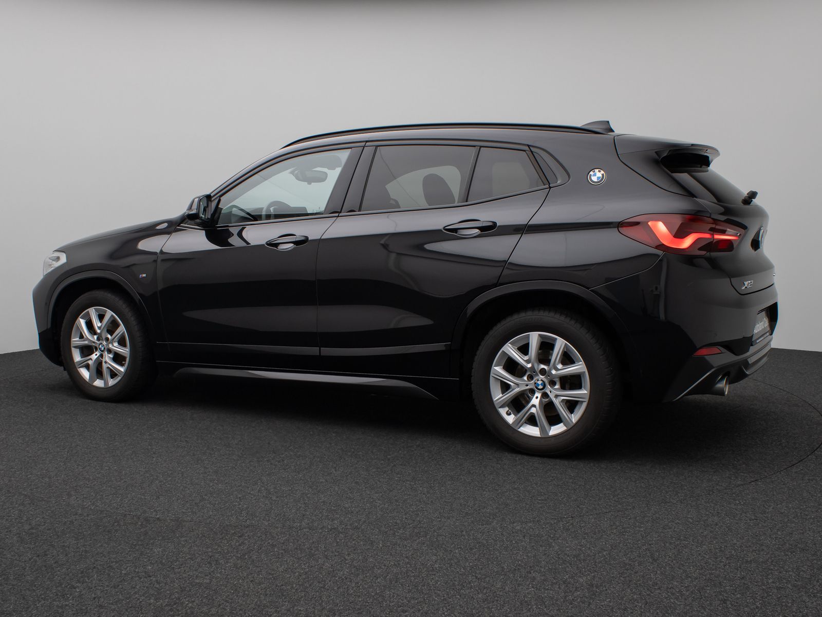 Fahrzeugabbildung BMW X2 sD20i M Sport HUD DAB HiFi Parkassist Komort