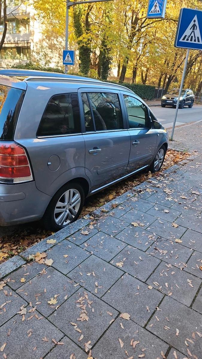 Opel Insignia 2007 — rear view