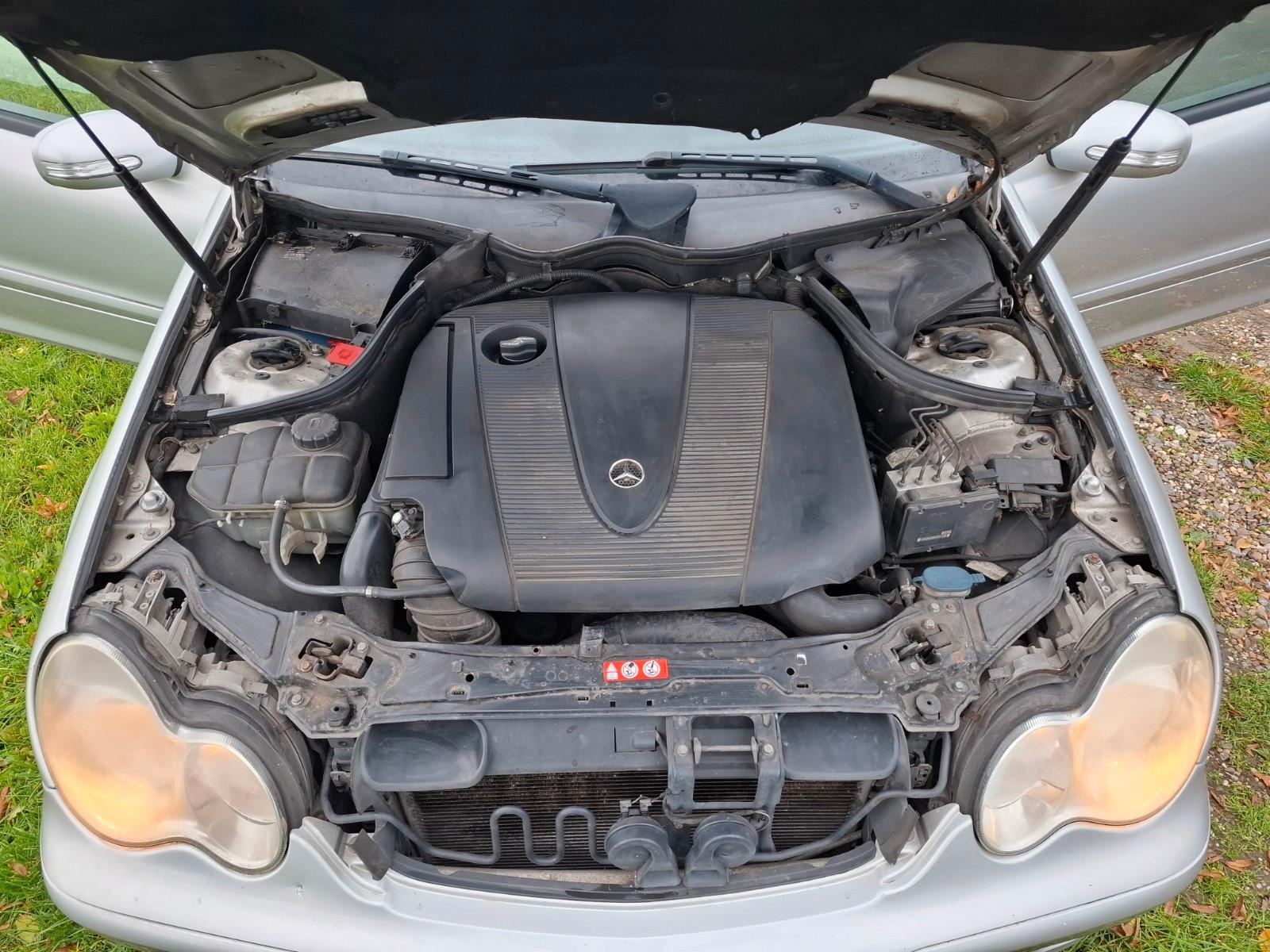 Mercedes-Benz C220 2005 — photo 11