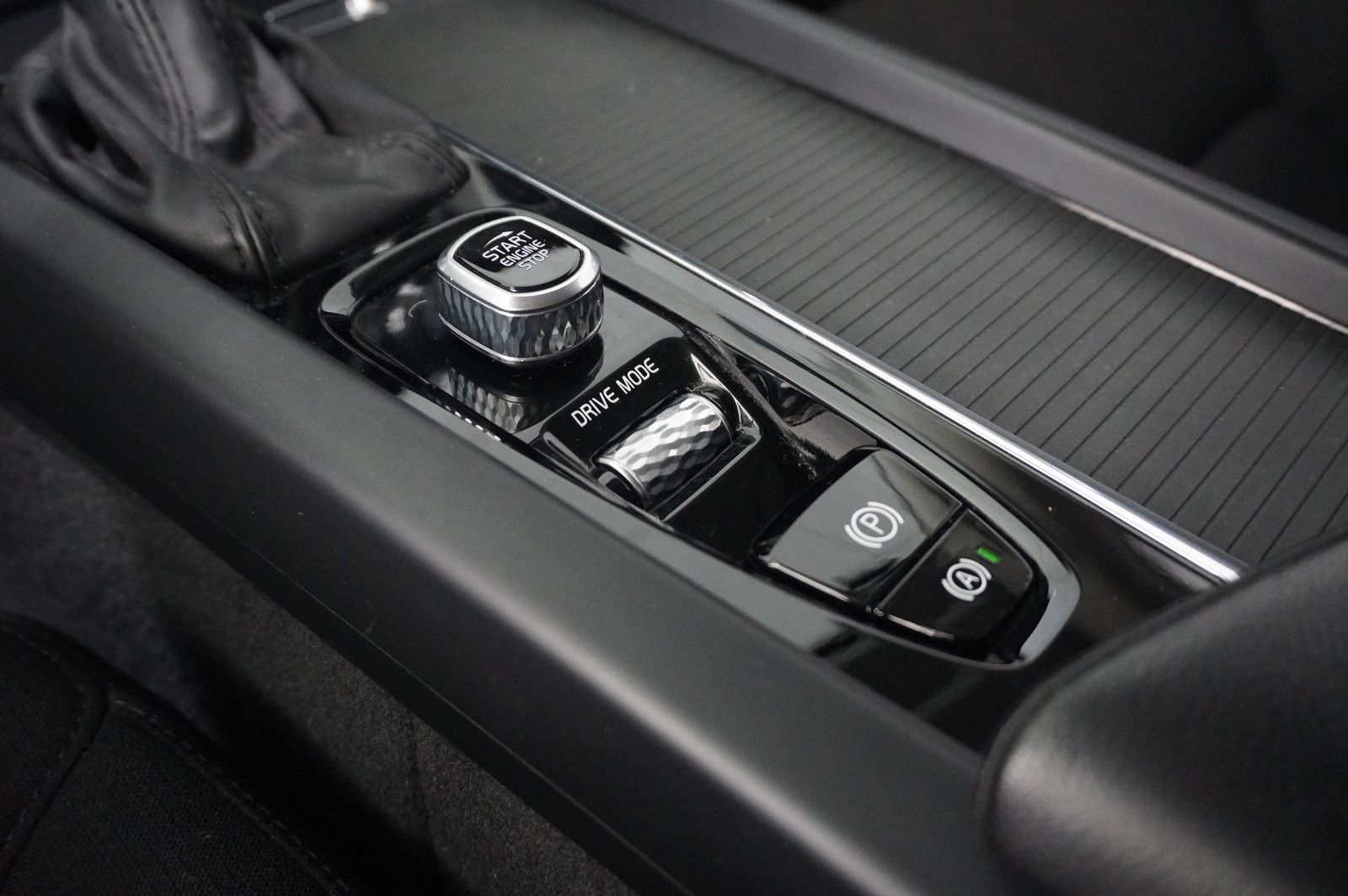 Fahrzeugabbildung Volvo V60 Kombi  MOMENTUM PRO NAVI/LED/KAMERA/SHZ/DAB+