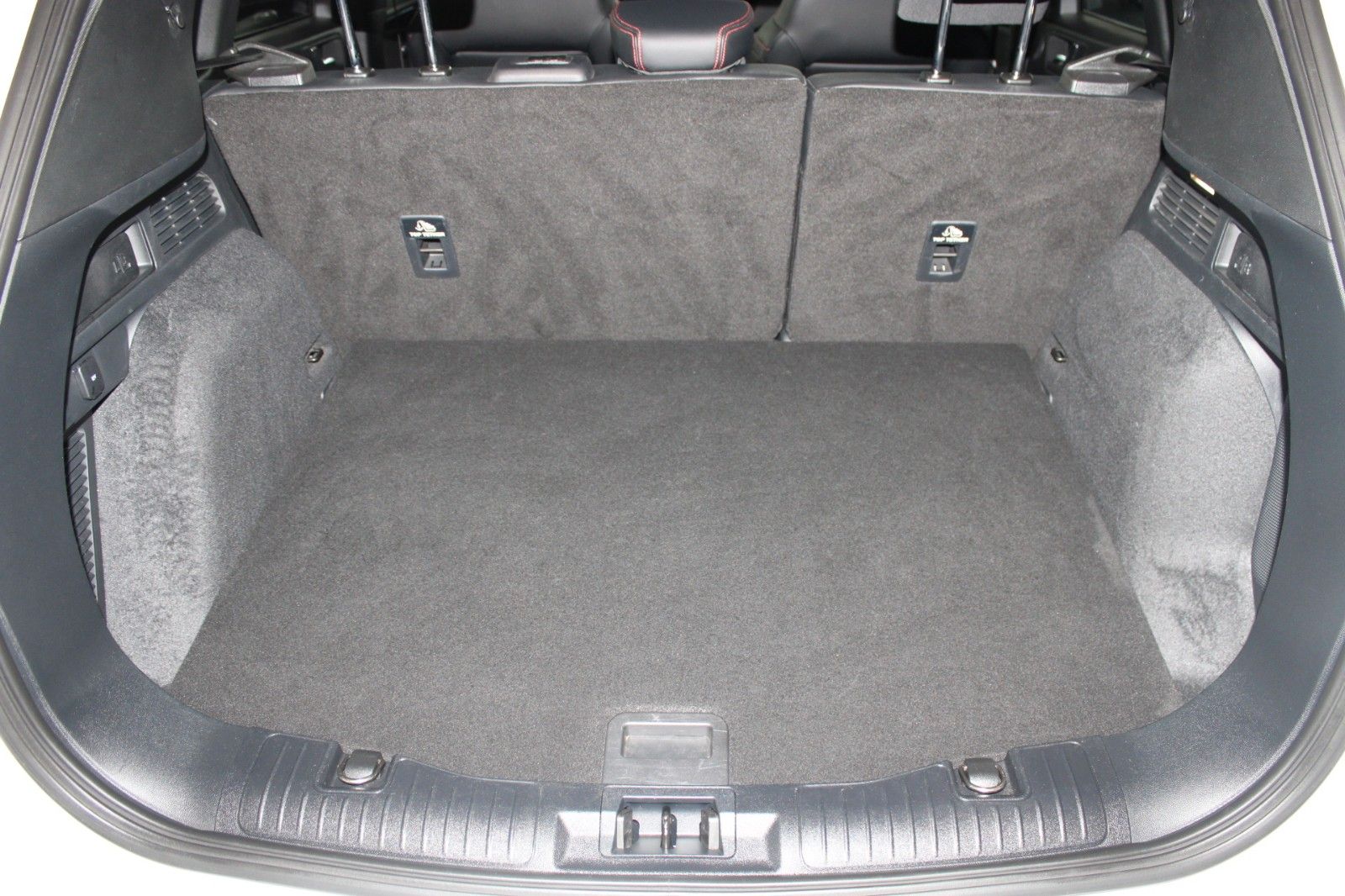 Fahrzeugabbildung Ford Kuga ST-Line X Automatik LED ACC 2xCam WinterPak