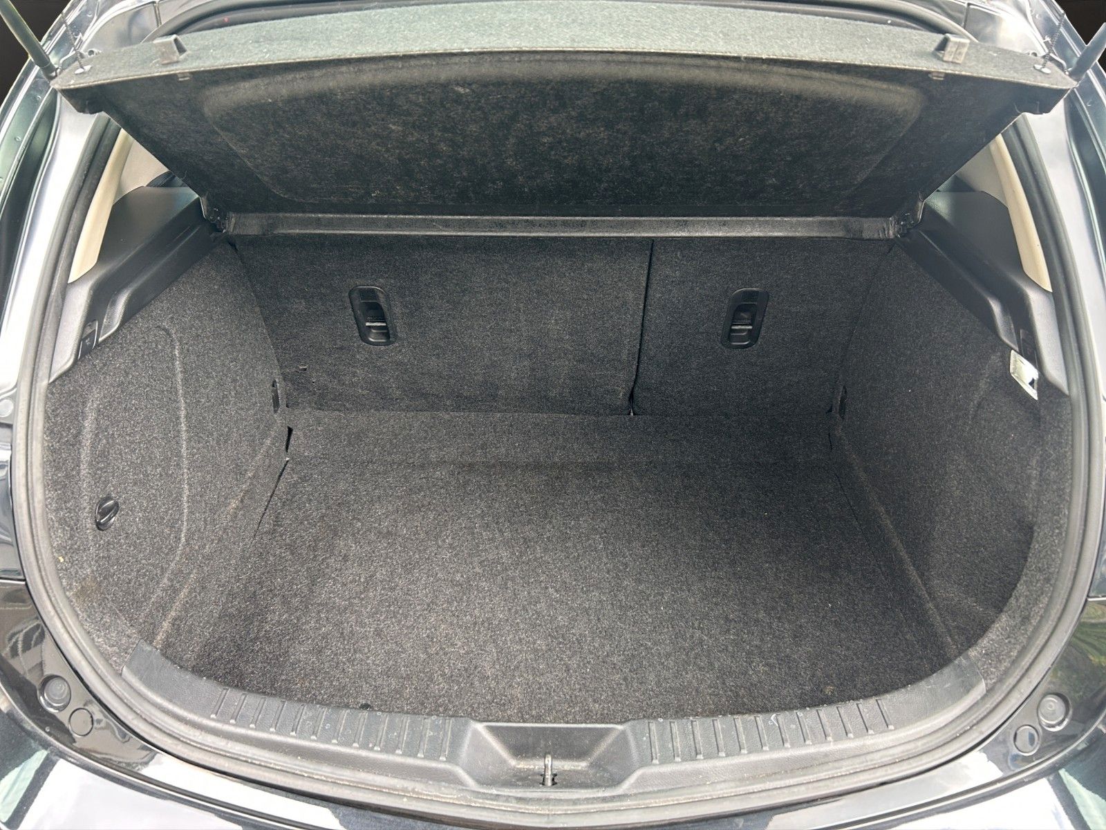 Fahrzeugabbildung Mazda 3 Lim. Kenko/Shz./2x PDC/ Tüv & Service Neu !! /