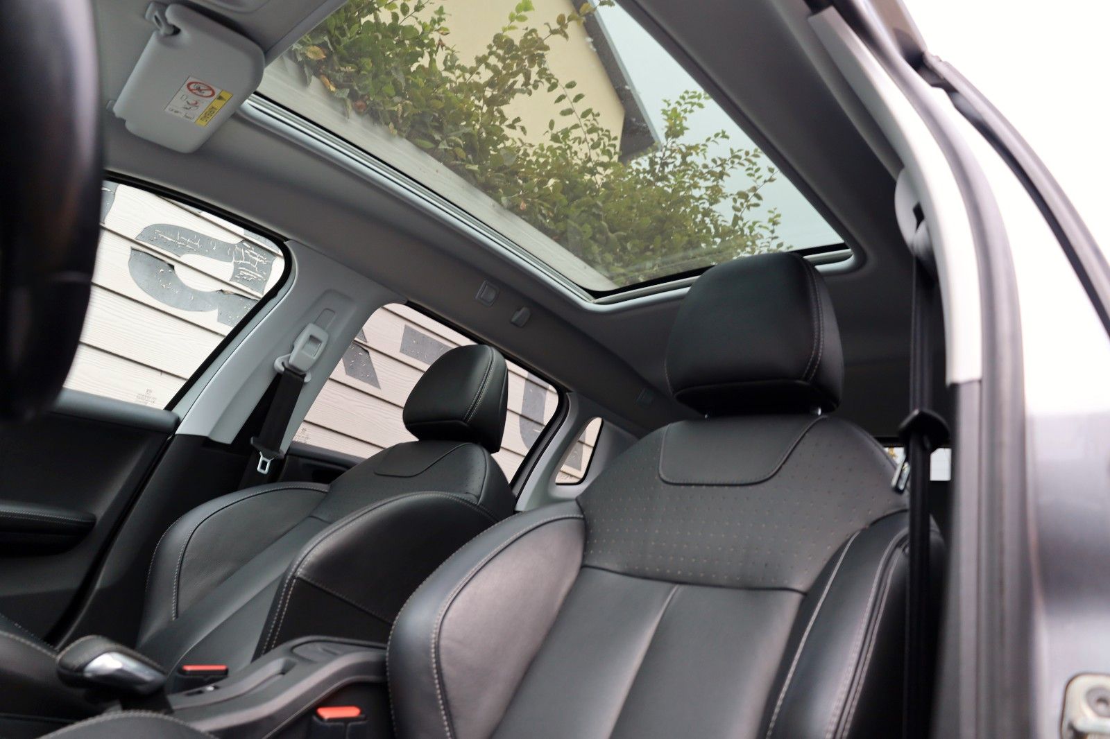 Fahrzeugabbildung Peugeot 2008 Allure Leder,Navi,Panorama,Kamera,SH,PDC