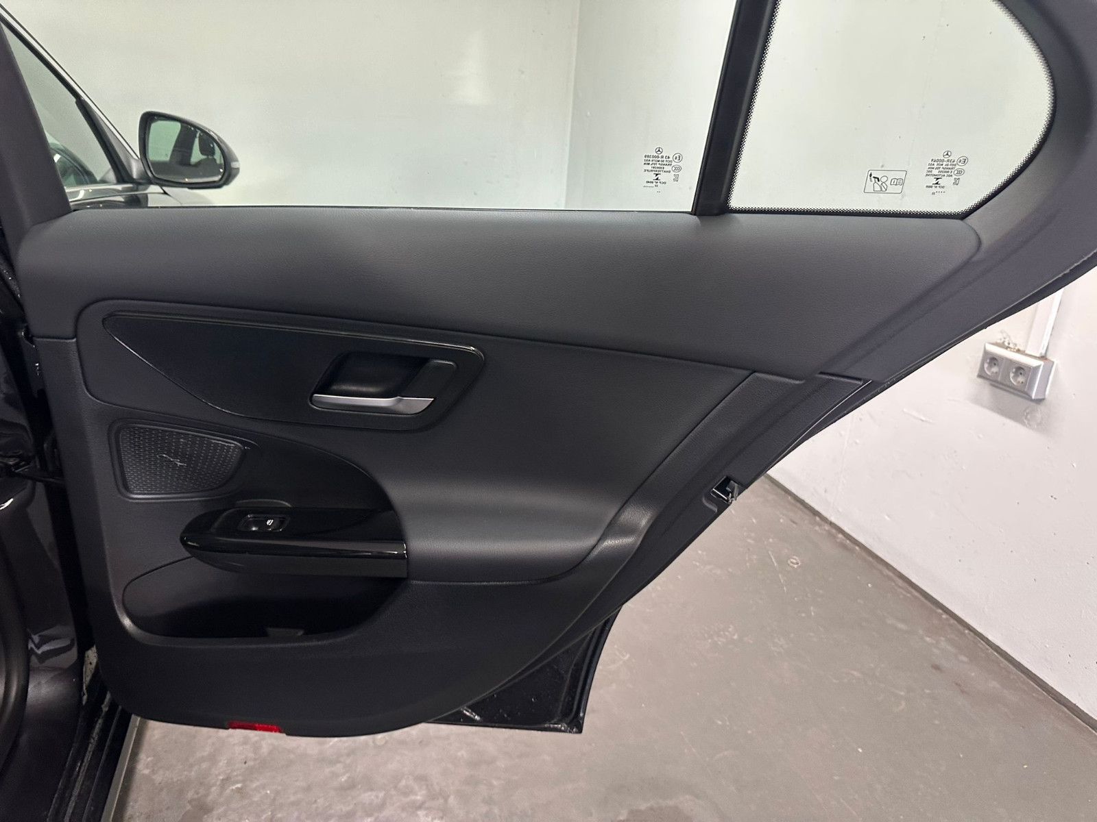 Fahrzeugabbildung Mercedes-Benz C 200 d Autom. AAVANTGARDE*AHK*KAMERA*