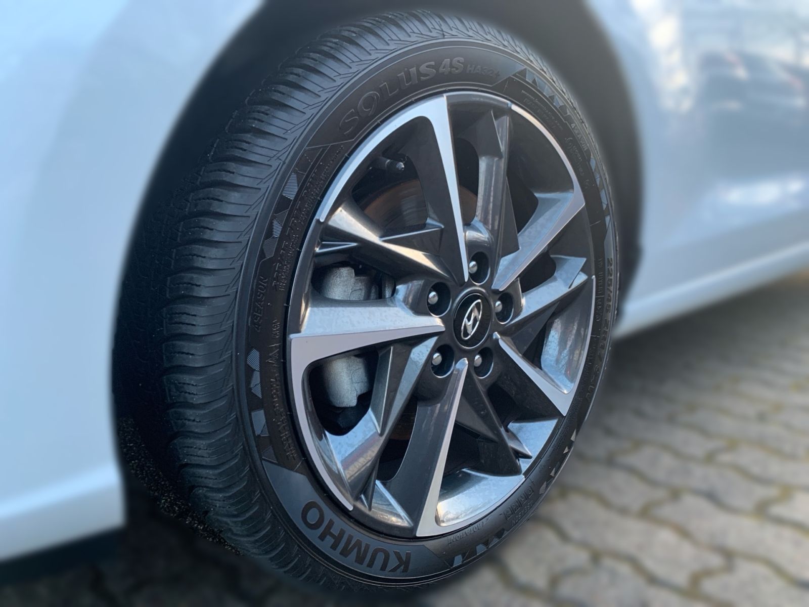 Fahrzeugabbildung Hyundai i30 Kombi 1.0 T-GDI Connect & Go Navi LED