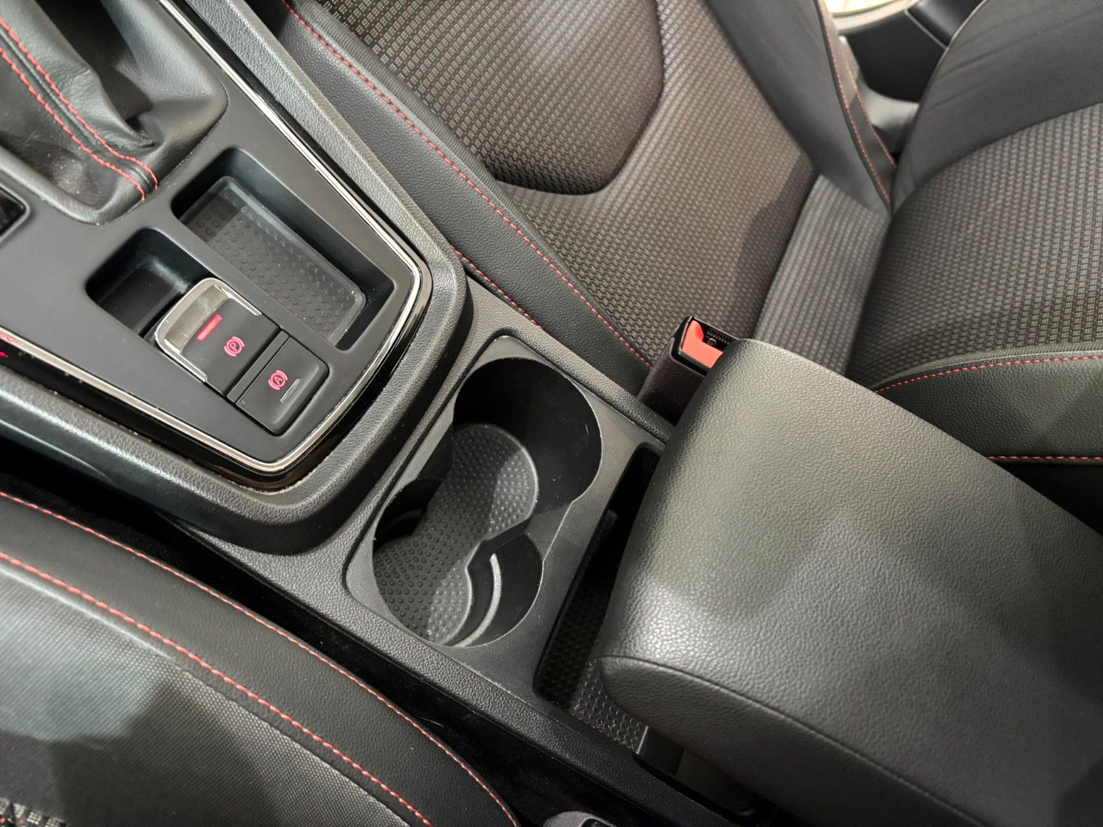 Fahrzeugabbildung SEAT Leon FR 2.0TDI DSG/ACC/SHZ/ALLWETTER