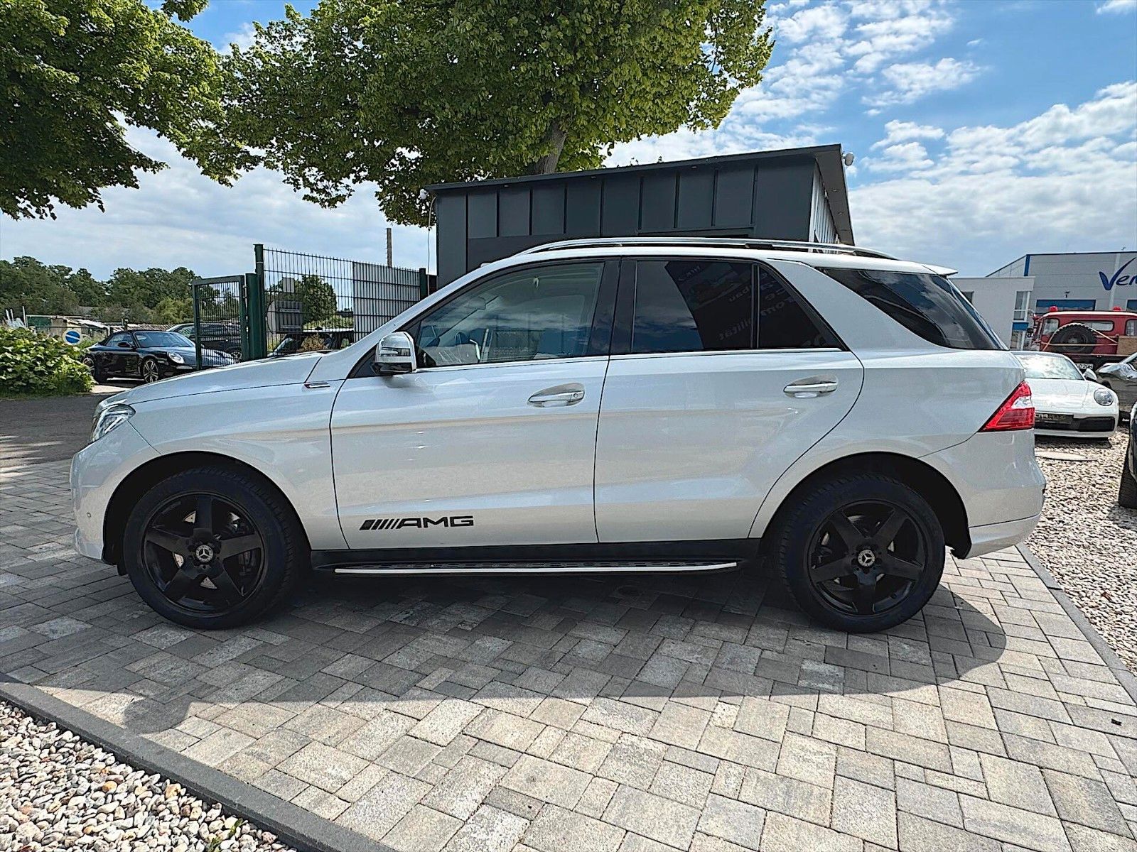 Fahrzeugabbildung Mercedes-Benz ML 400 AMG Sport-Paket 4Matic *Bi-Xenon*LED*