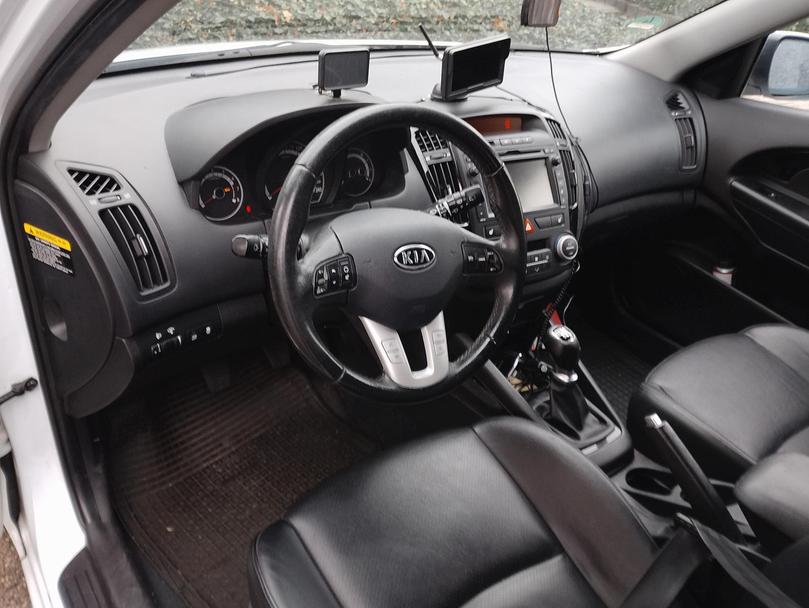 Kia cee'd 2011 — photo 6