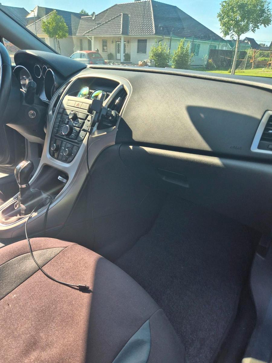 Opel Astra 2012 — photo 8