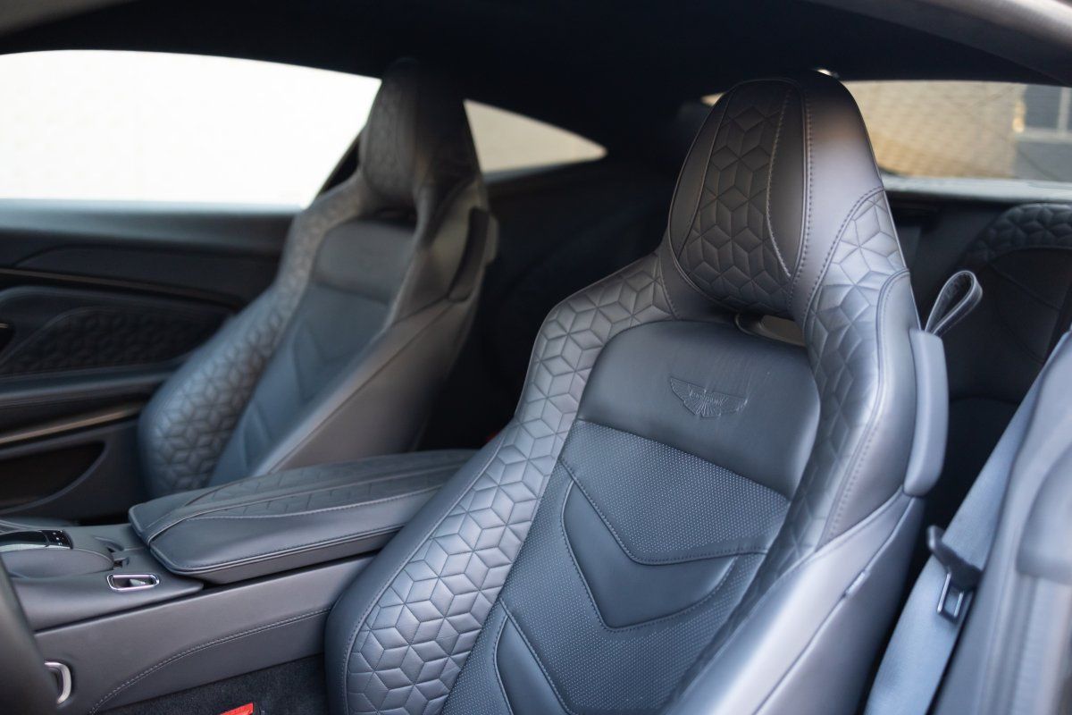 Aston Martin DBS (5.2 V12 FULL CARBON/1.Hand/Deutsches Fzg.)