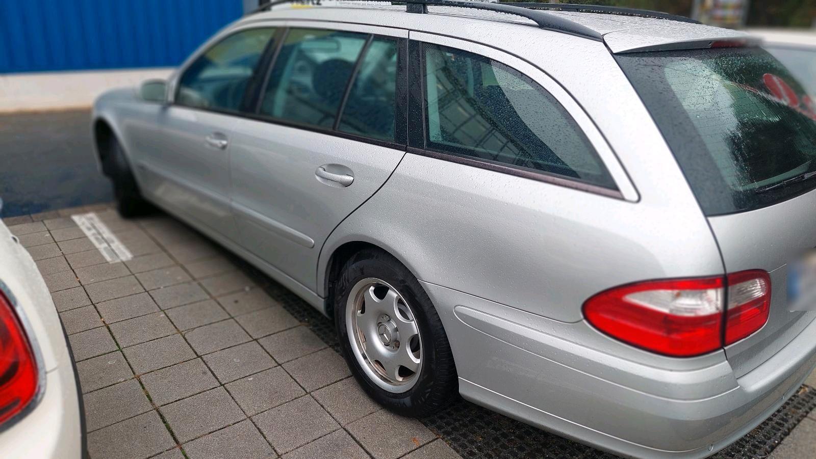 Mercedes-Benz 220 2004 — rear view