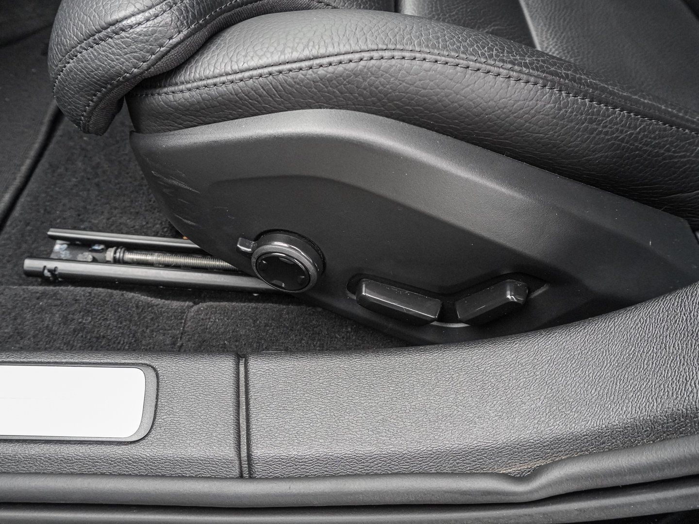 Volvo V60 T6 AWD Plus Dark Plug-in Hybrid PANO AHK H&K foto 16