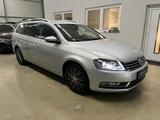 Volkswagen Passat Highline BlueMotion Kamera/NAVI/Massag/AC - Volkswagen Passat aus 2012: Kombi
