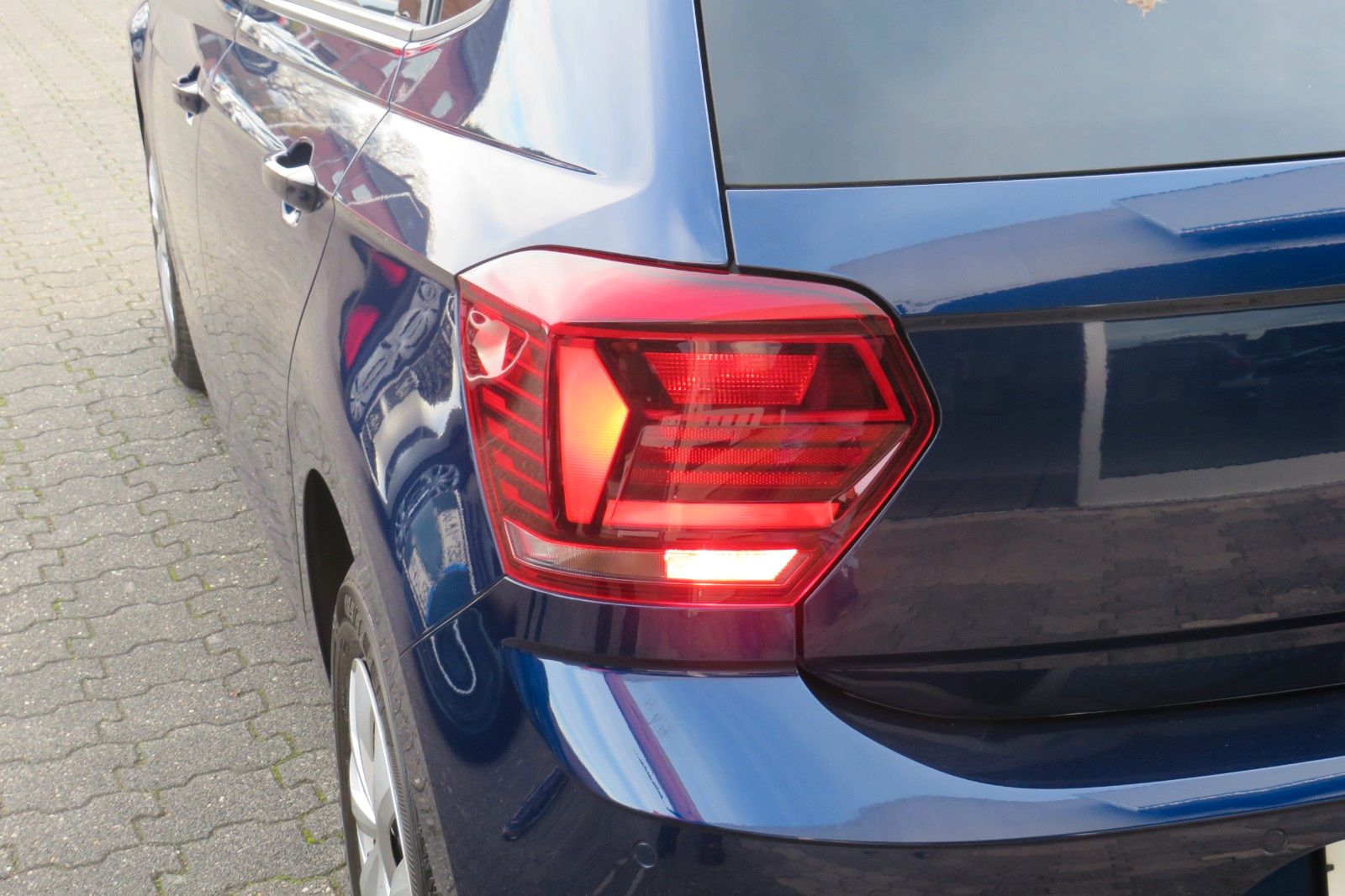 Fahrzeugabbildung Volkswagen Polo United KAMERA SITZH. NAVI KEYLESS APP-CON 1