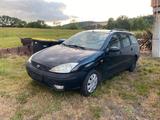 Ford Focus mi1 - Ford Focus aus 2001: Kombi