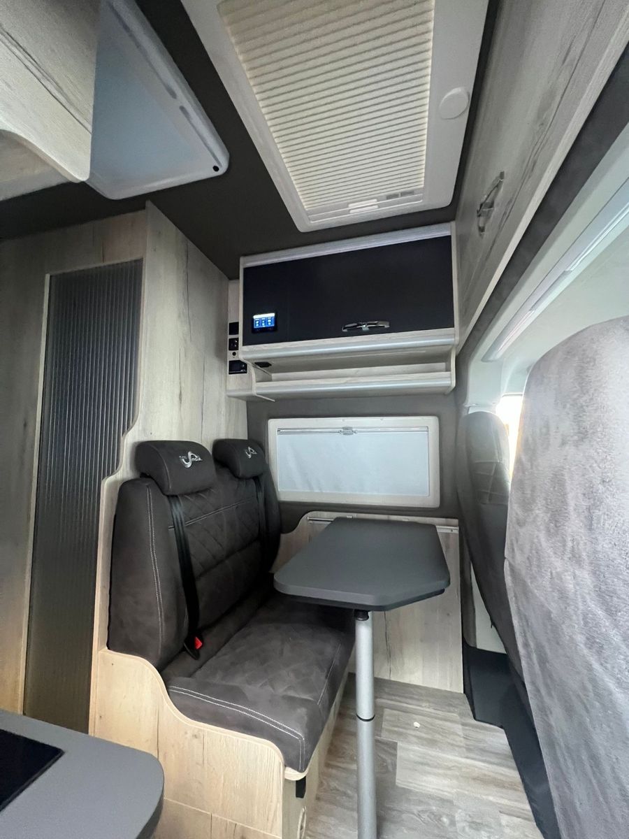 Fahrzeugabbildung MegaMobil Revolution 640 Automatik Voll Induktion Lithium