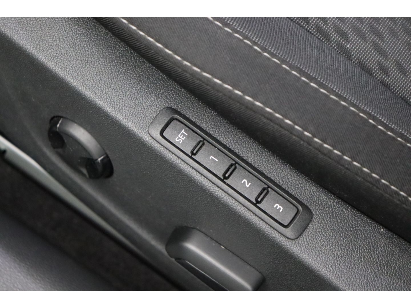 Fahrzeugabbildung SKODA Octavia Combi First Edition ACC 3-Zonen-Klimaa