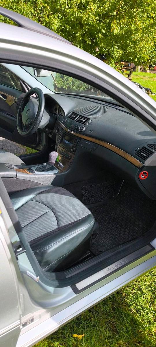 Mercedes-Benz E220 2005 — photo 10
