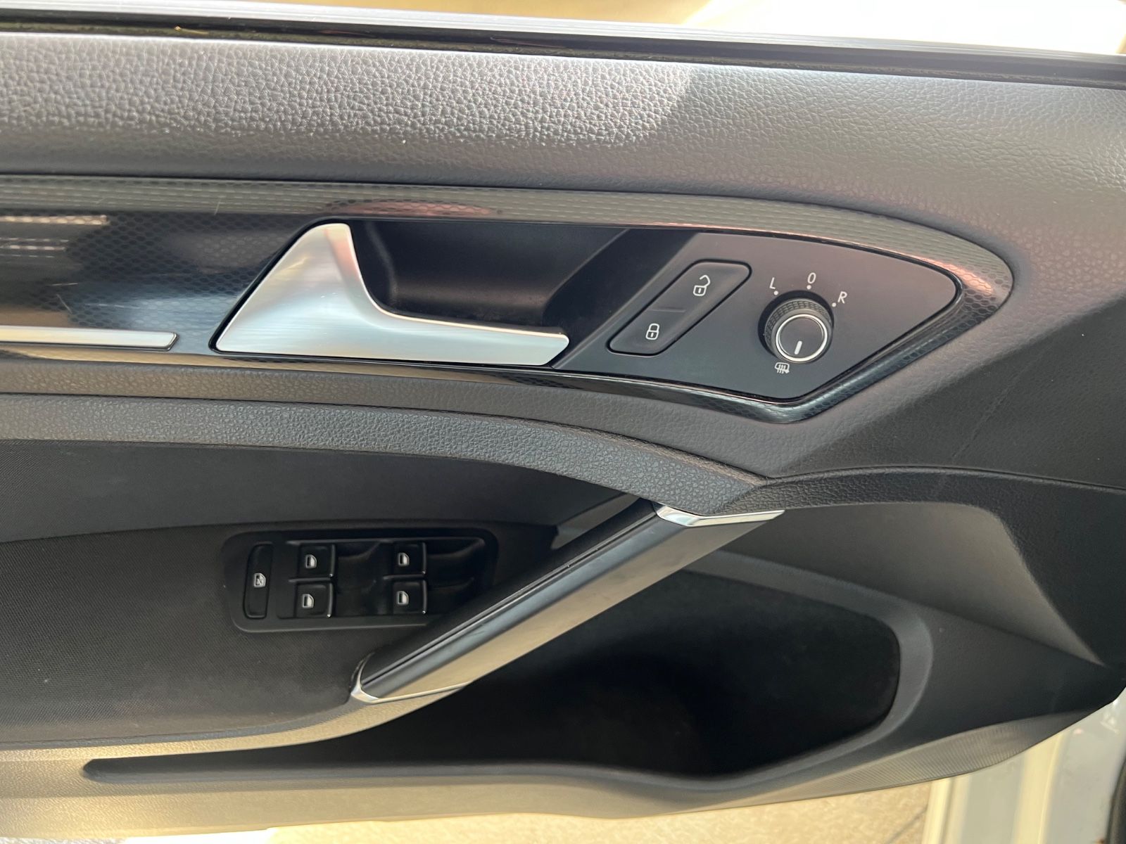 Fahrzeugabbildung Volkswagen Golf VII Lim. 2.0 TDI Highline PANORAMADACH*1.HD