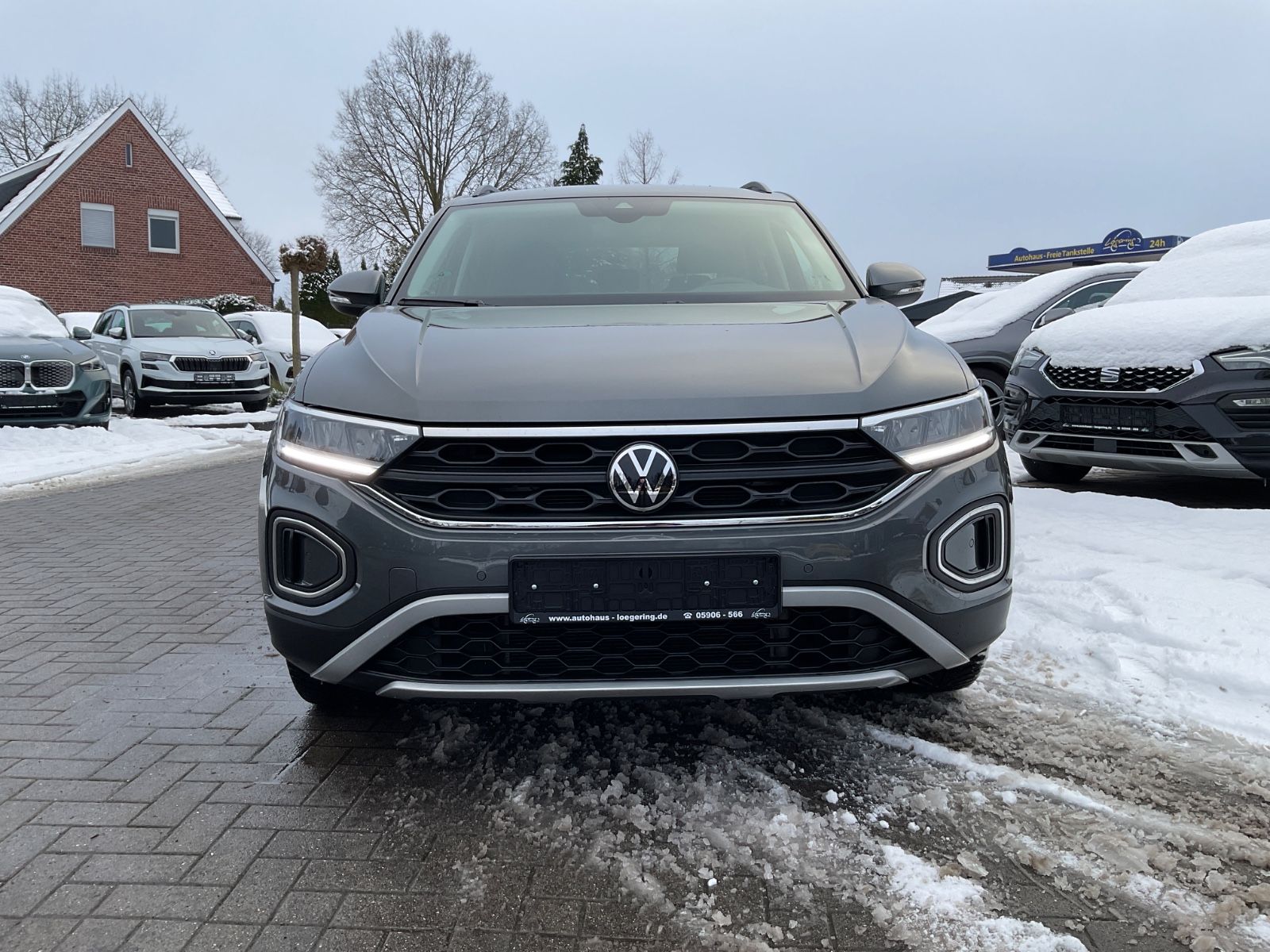 Fahrzeugabbildung Volkswagen T-Roc 1.5 TSI DSG MOVE,LED,Navi,Carplay