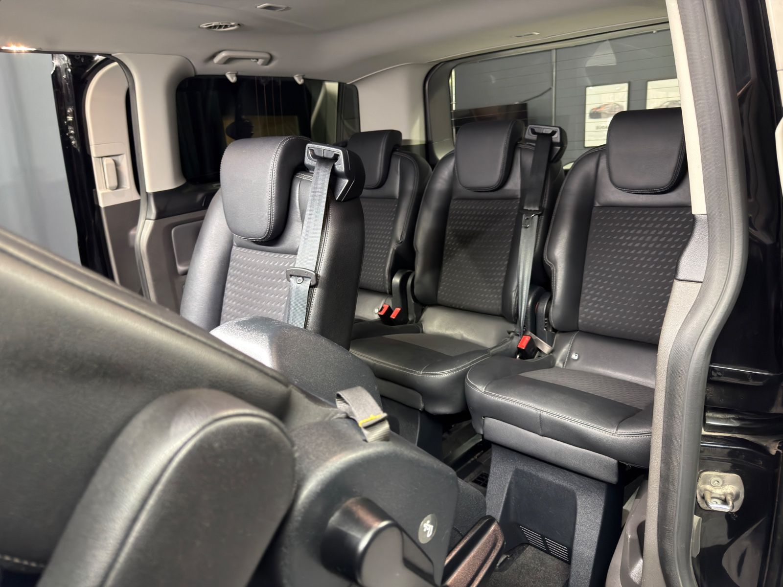 Fahrzeugabbildung Ford Tourneo Custom Sport|AUTOMATIK|LEDER|NAVI|8-SITZ