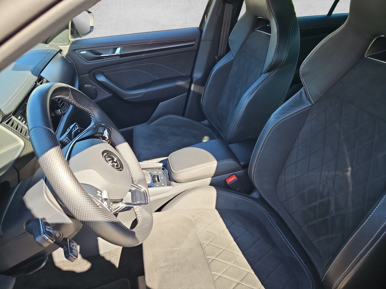 Fahrzeugabbildung SKODA Kodiaq Sportline DSG,4x4,AHK,Navi,Matrix,Canton