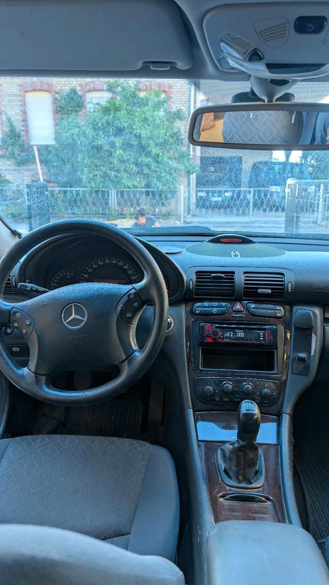 Mercedes-Benz C180 2004 — photo 14