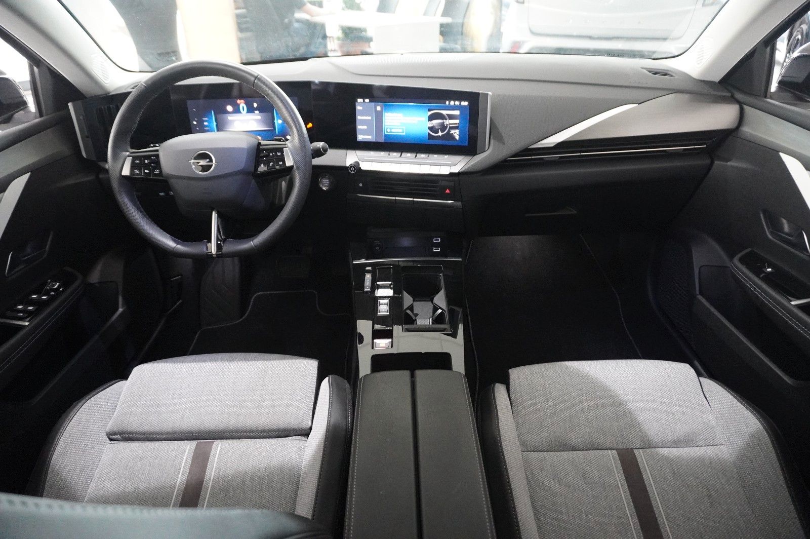 Fahrzeugabbildung Opel Astra L Lim. 1.6 HYBRID ELEGANCE NAVI/LED/KAMERA